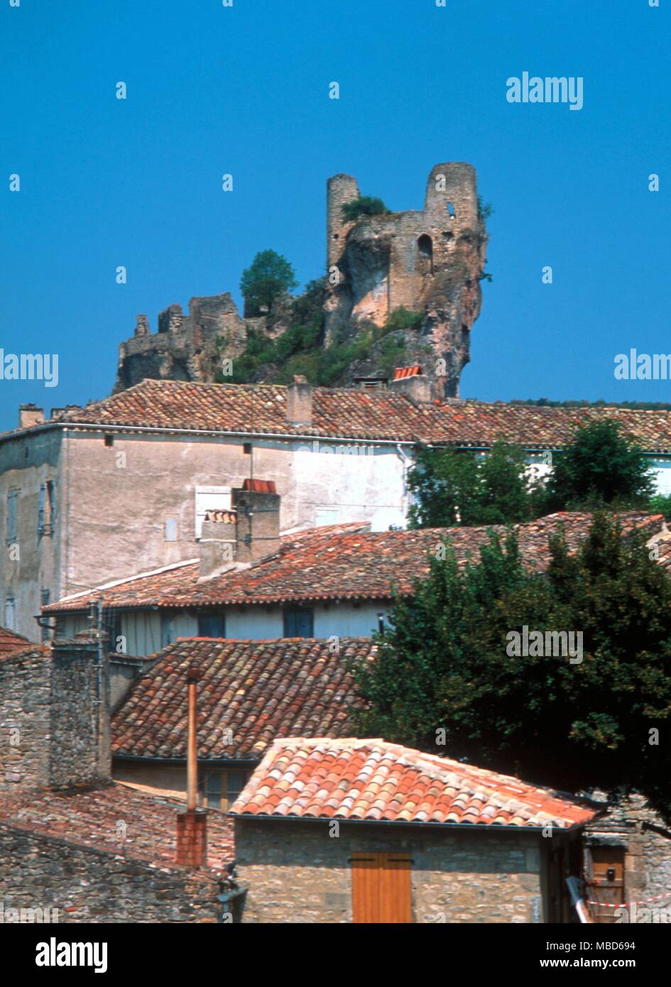 Katharer und Albigenser - Eine der vielen Bastides im Land der Katharer: Mindestens zwei flachrelief Platten, sagte zu der Katharer Altäre wurden noch in privaten Häusern verwendet. - ©/Charles Walker Stockfoto