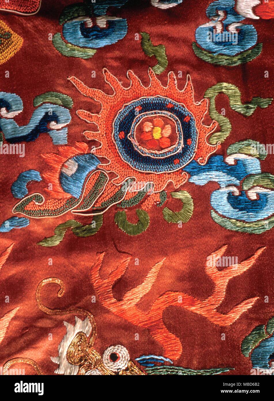 Das Symbol der flammenden Pearl ist eine der alten Symbole der chinesischen Mythologie, die von buddhistischen Symbolisten. Manche sehen es als ein Symbol des Geistes innerhalb der astralen Körper. 18. jahrhundert Chinesisch - © / Charles Walker Stockfoto