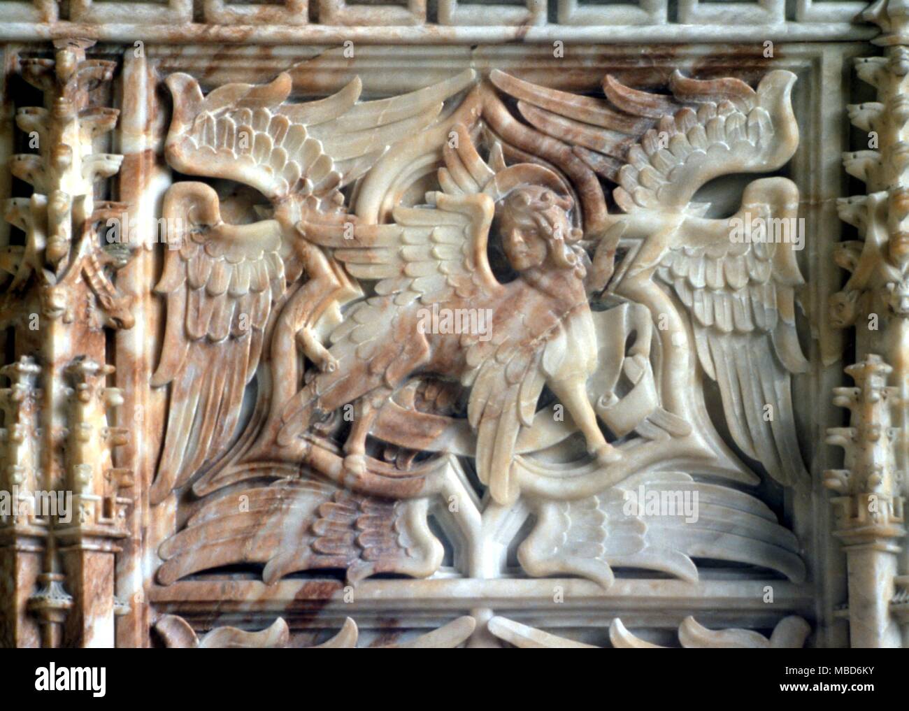 CHRISTIAN - St. Matthäus - Multi-winged Bild des Hl. Matthäus aus Marmor Altar Panel in St David's Cathedral in Wales Stockfoto