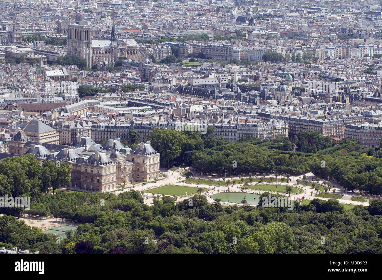 Paris (Frankreich): Der Senat und der "Jardin du Luxembourg" (Luxemburg Garten) in Paris 6. Arrondissement (Bezirk), gesehen von der 'Tour Stockfoto