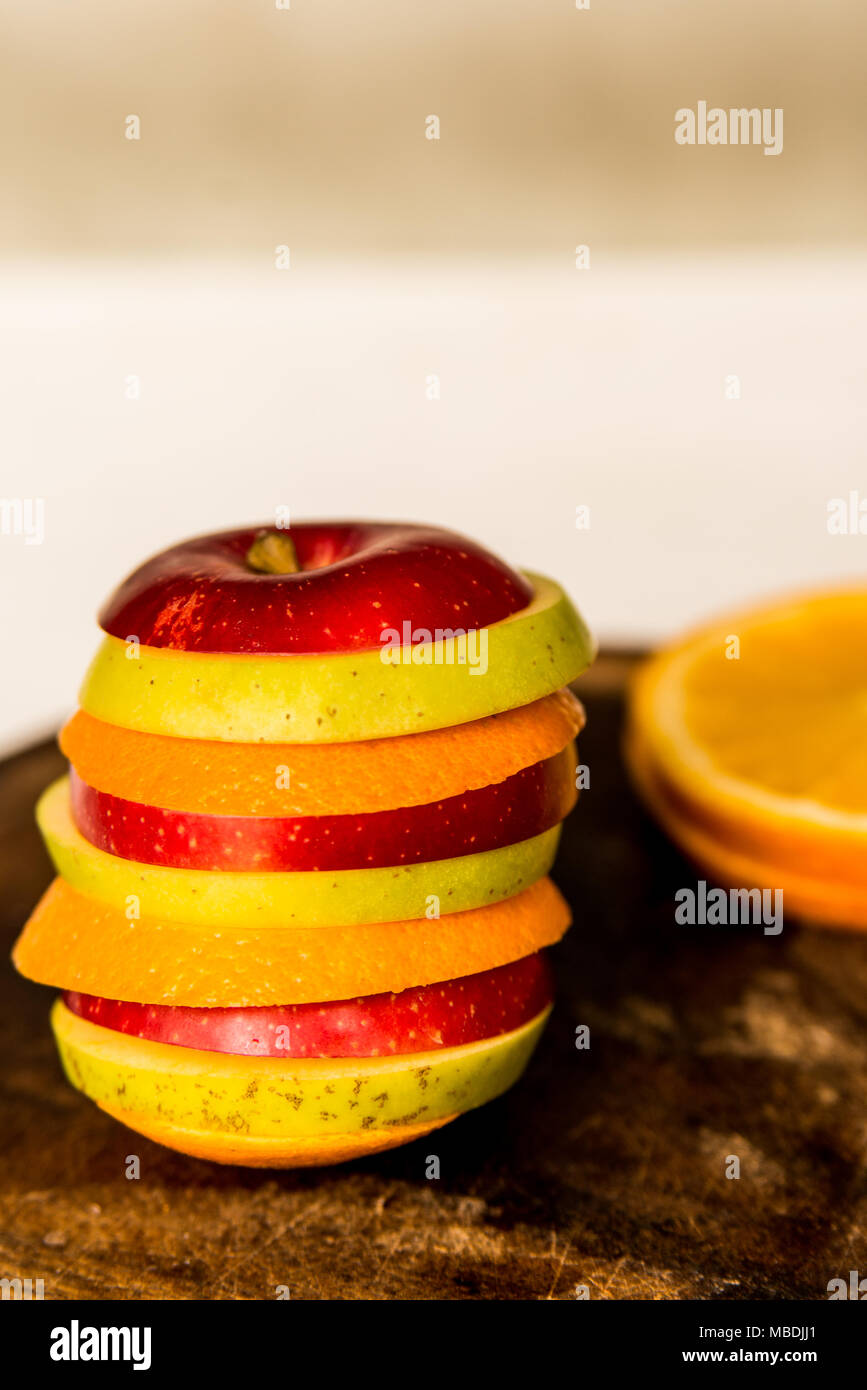 Gemischter Schichten von Orange, Rot und Grün Apple Stockfoto