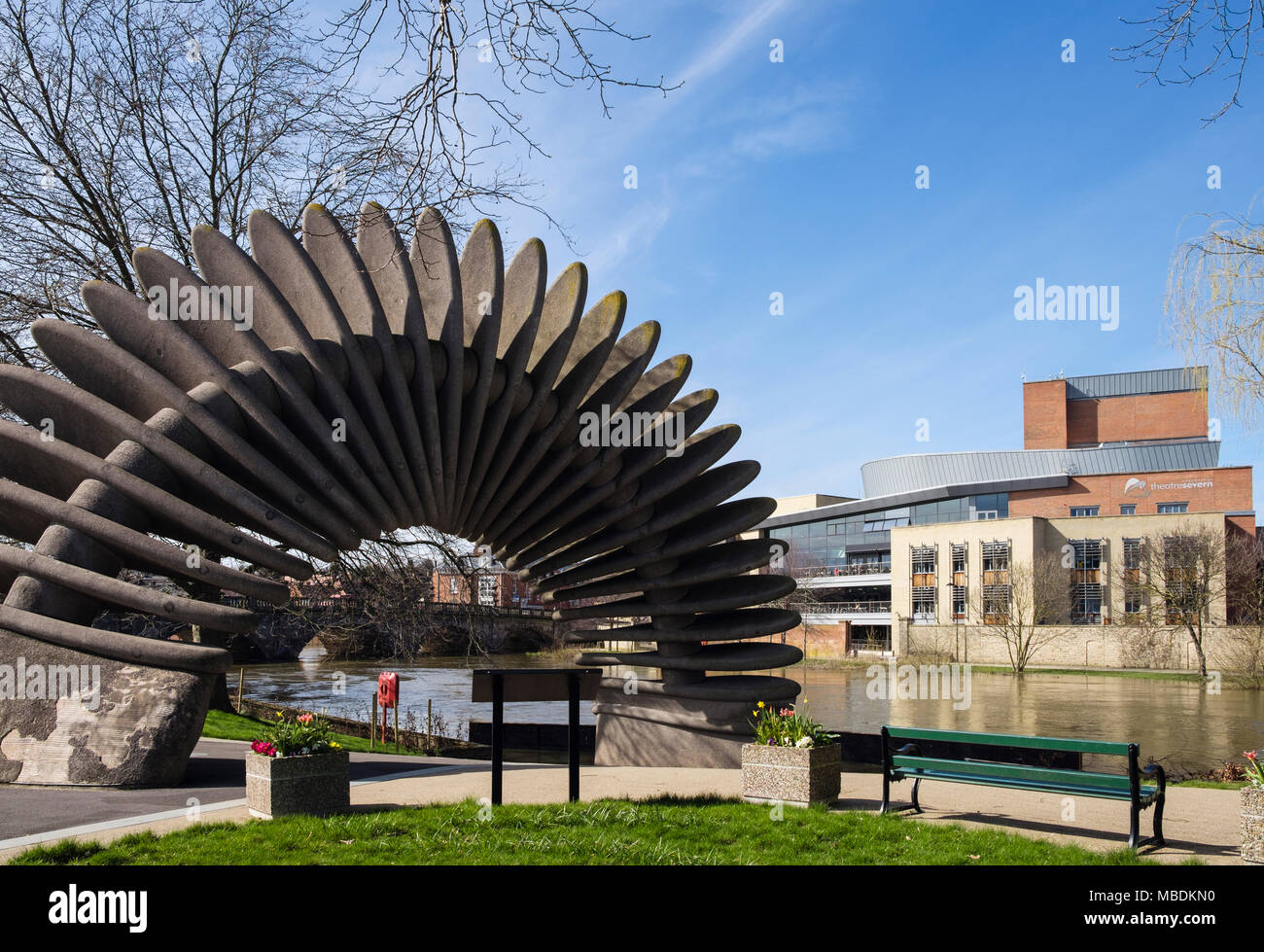 Quantensprung Skulptur in Gärten am Fluss Severn feiert Charles Darwin 200. Jahrestag. Shrewsbury, Shropshire mardol Quay West Midlands England Großbritannien Stockfoto