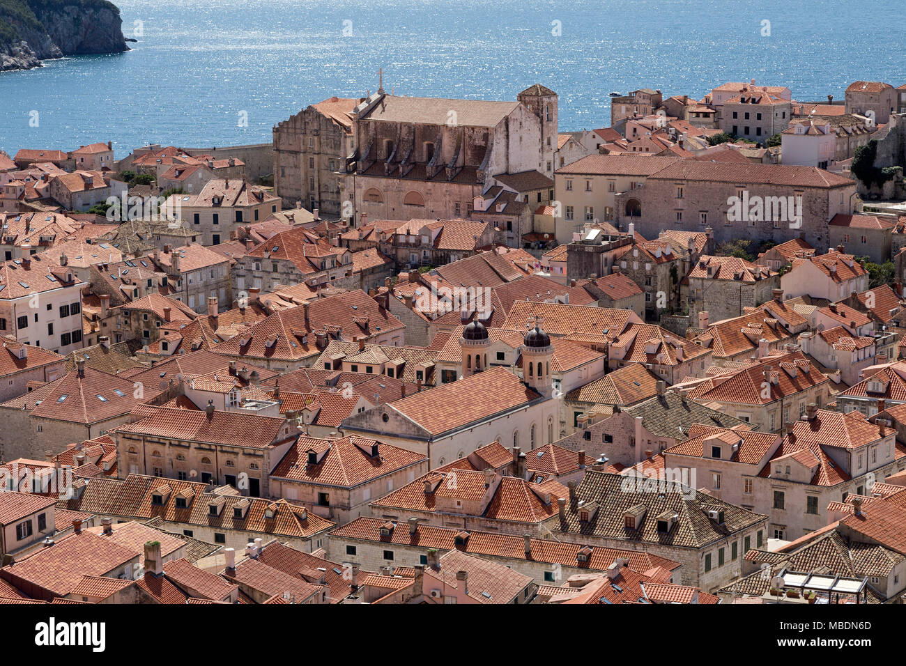 Blick von der Stadtmauer in Richtung St. Ignatius Kirche, Altstadt, Dubrovnik, Kroatien Stockfoto