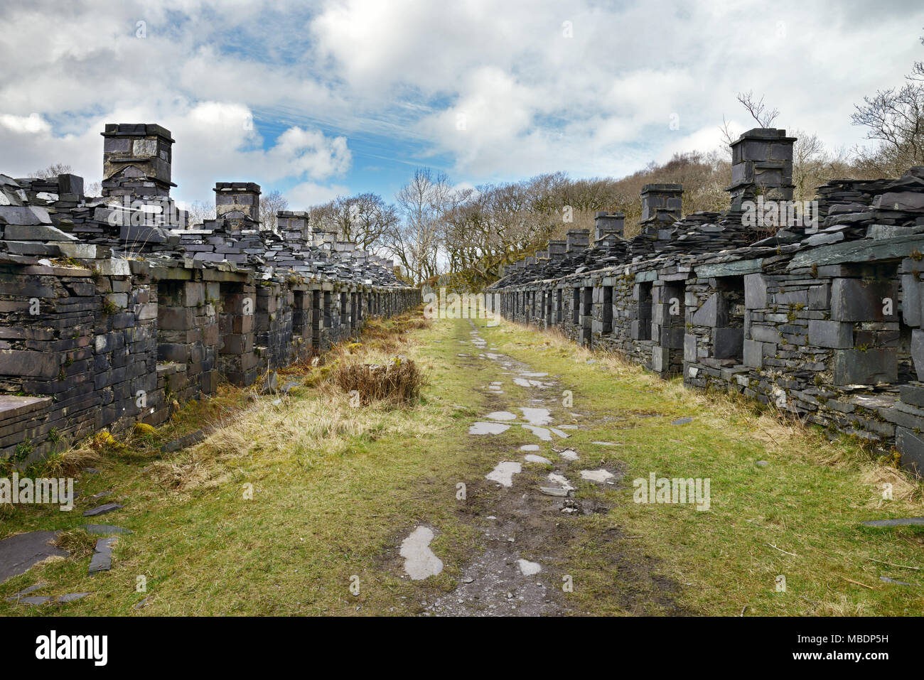 Dinorwic Schiefergrube (North Wales). Hier sind die Überreste von Anglesey Kaserne wo quarrymen von Anglesey während der Woche lebte. Stockfoto