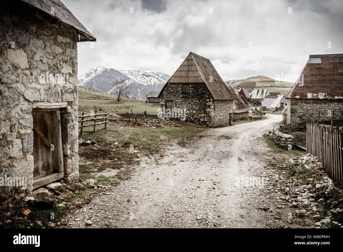 Ein altes Dorf in den Bergen von Bosnien und Herzegowina Stockfoto