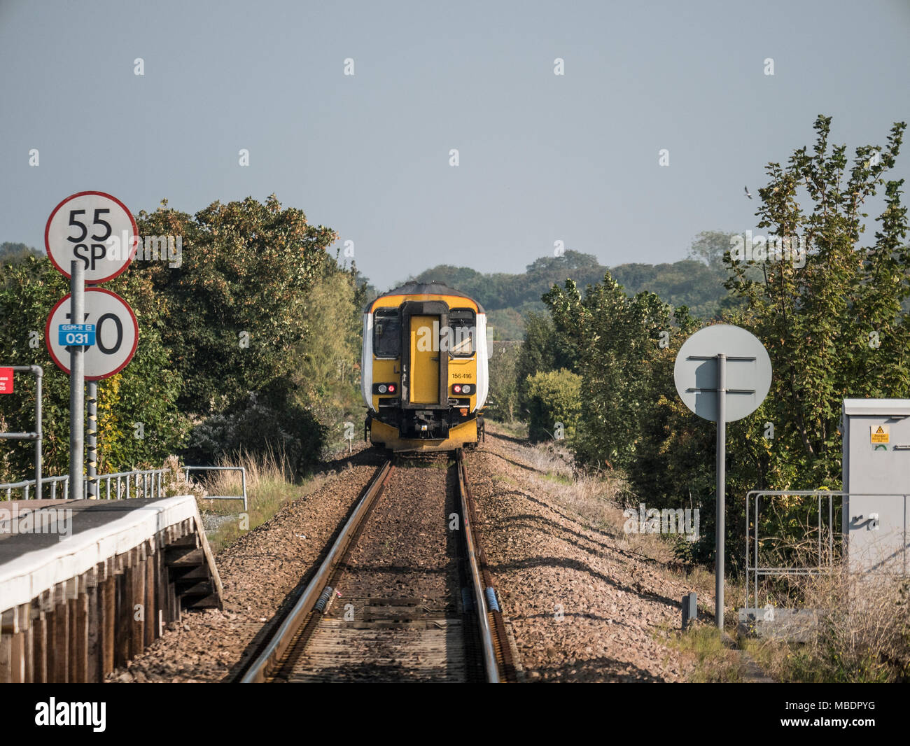 Lokaler Zug DMU verlassen Sheringham station in Norfolk Stockfoto