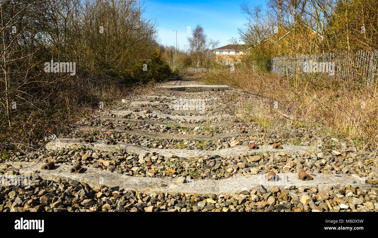 Eine stillgelegte Bahnstrecke, die wieder in Verwendung kann als Teil der South Wales Metro Projekt gebracht werden. Stockfoto
