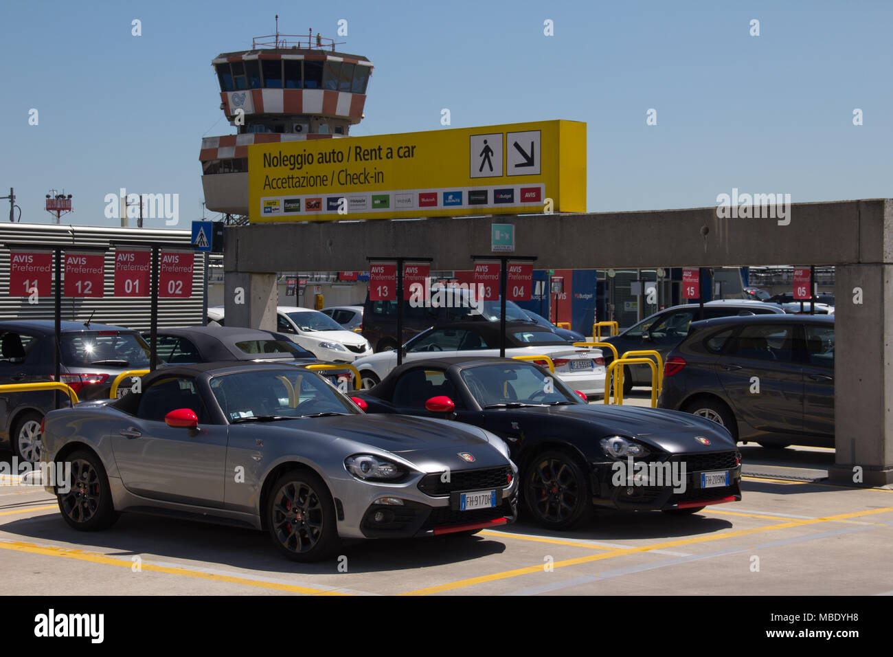 Mietwagen in der Nähe von Flughafen Venedig, Italien Stockfoto