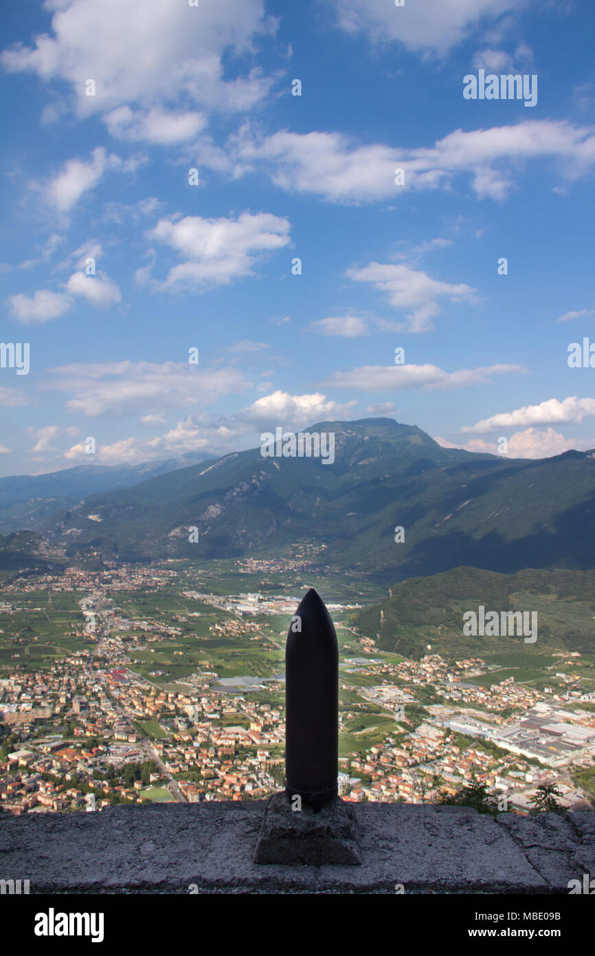 Blick auf Riva Del Garda, von Santa Barbara Kirche, Italien Stockfoto