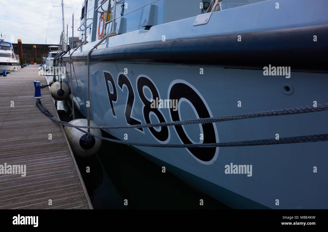 Royal Navy HMS Dasher P 2000 P280 steuerbord Seriennummer Stockfoto