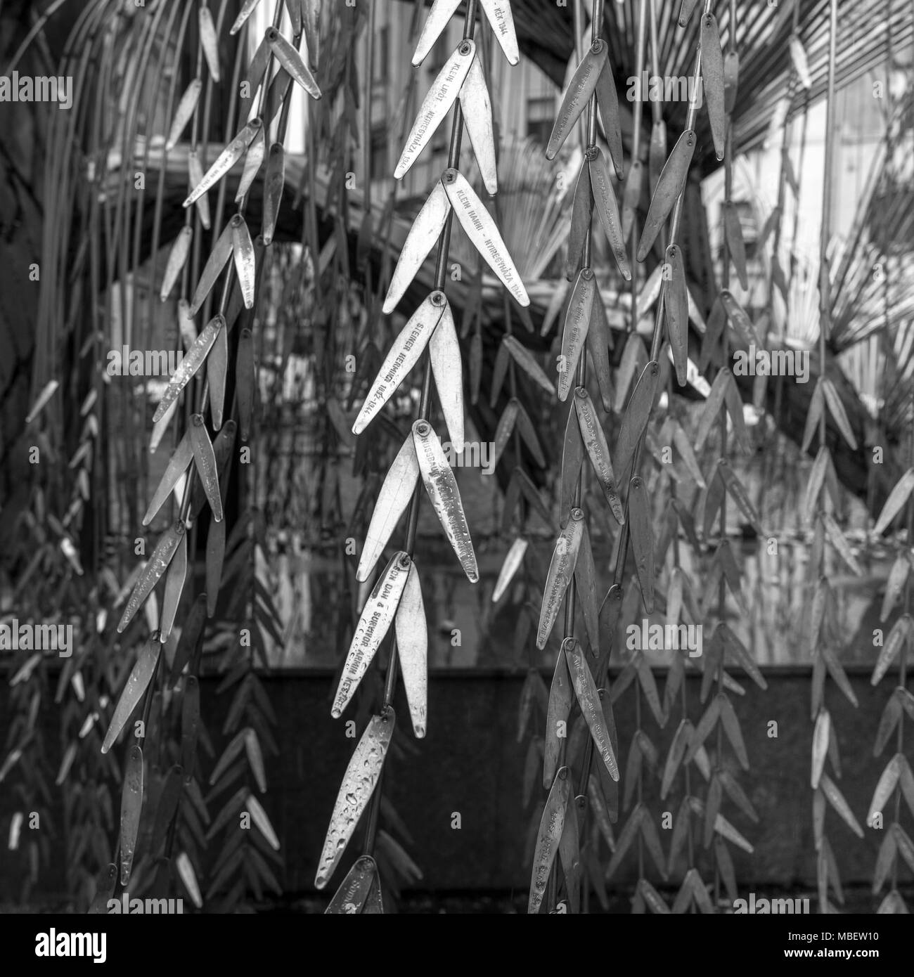 Skulptur von Weeping Willow Tree in Raoul Wallenberg Holocaust Memorial Park am Großen Synagoge, Dohany Straße, Budapest, Ungarn Stockfoto