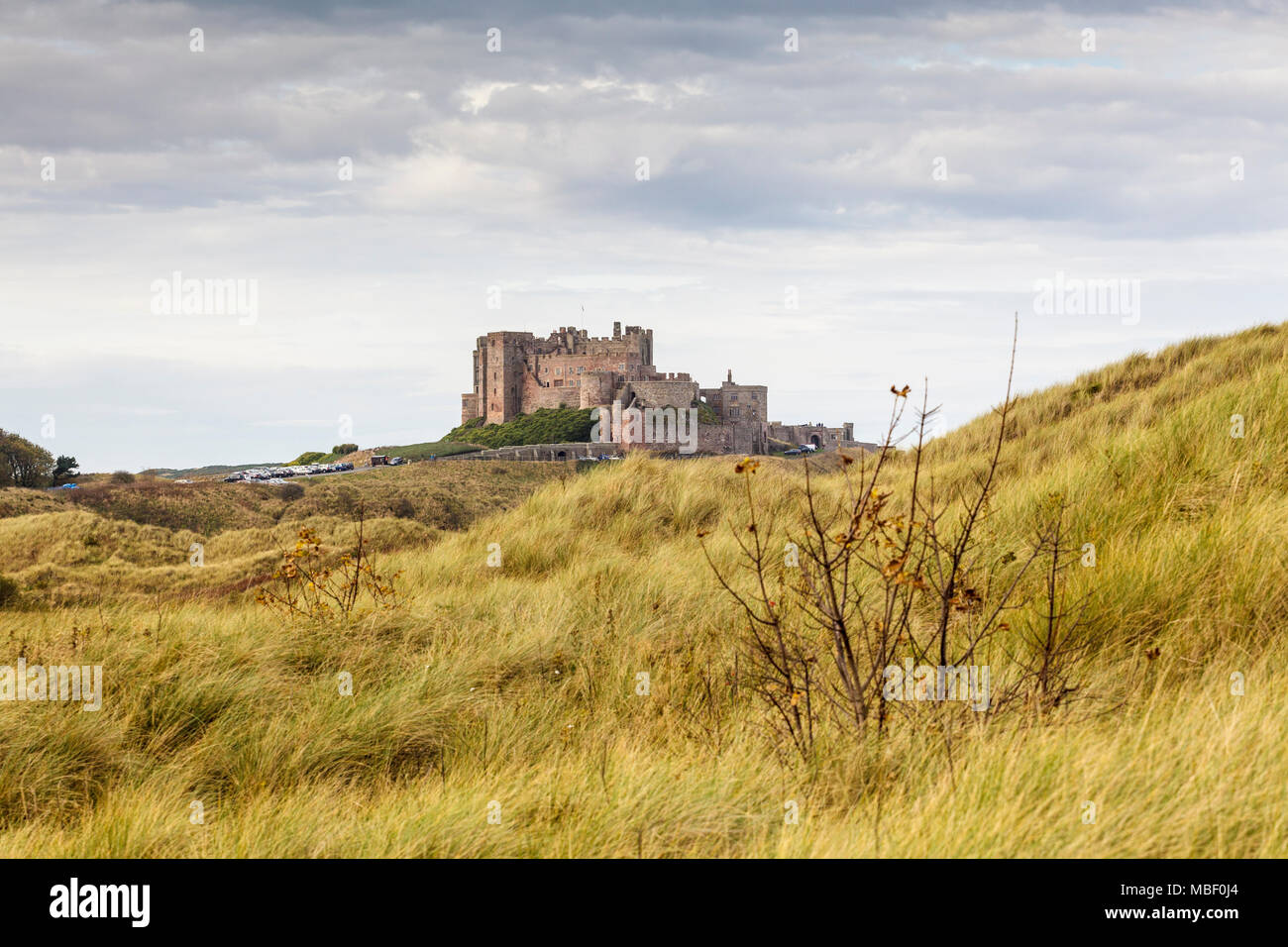 Bamburgh Castle Blick nach Osten auf der Northumberland Küste Stockfoto
