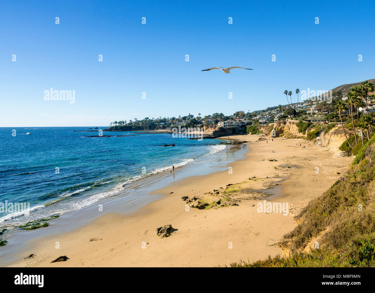 Blick auf die sandige Küste im Laguna Beach in Kalifornien Stockfoto
