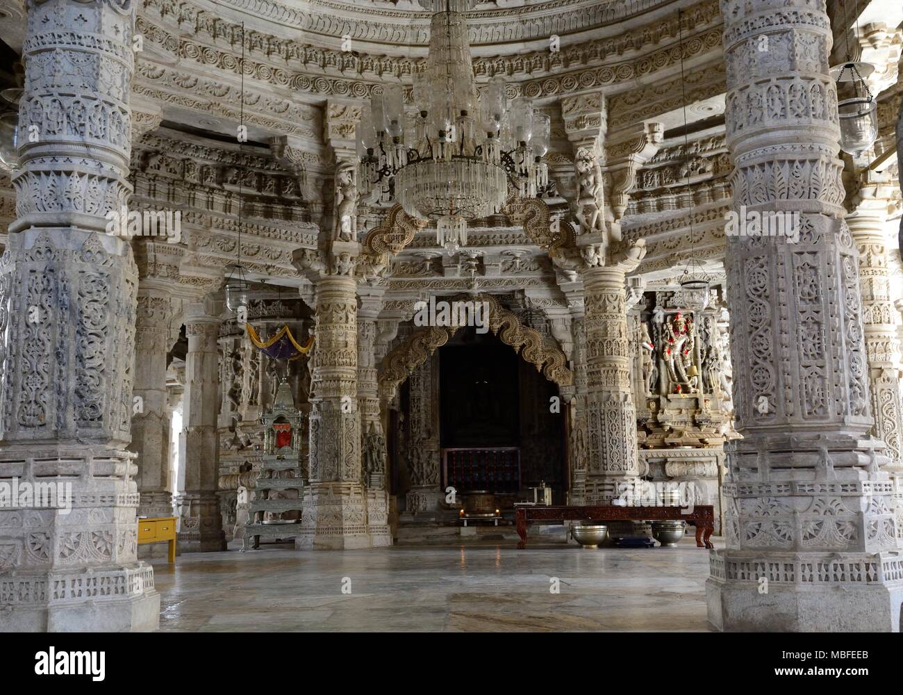 Die reich verzierte Marmor Skulpturen des Adinath Tempel Teil der Ranakpur Jain Tempel Udiaipur Rajashan Indien Stockfoto