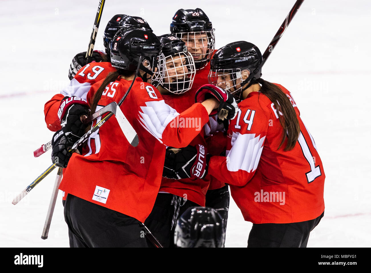 Team Swiss celelbrate während Korea (vereint) vs der Schweizer Frauen Eishockey Wettbewerb bei den Olympischen Winterspielen PyeongChang 2018 Stockfoto