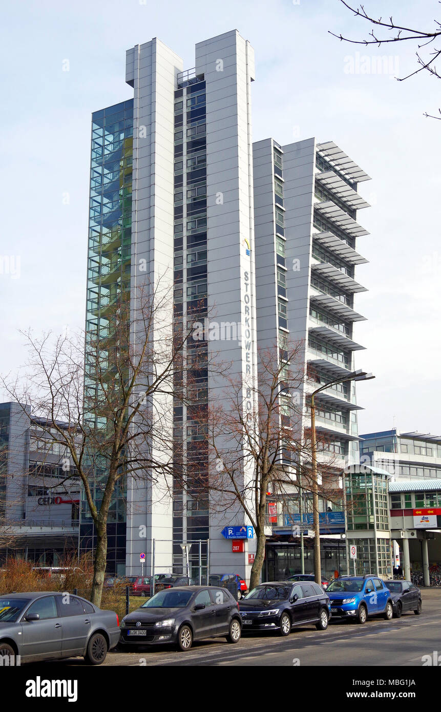 Burocenters Storkower Bogen, Business Center Berlin, high tech postmodernen Gebäude, die Arbeiten, Wohnen, medizinische, Shopping- und Konferenzräume. Stockfoto