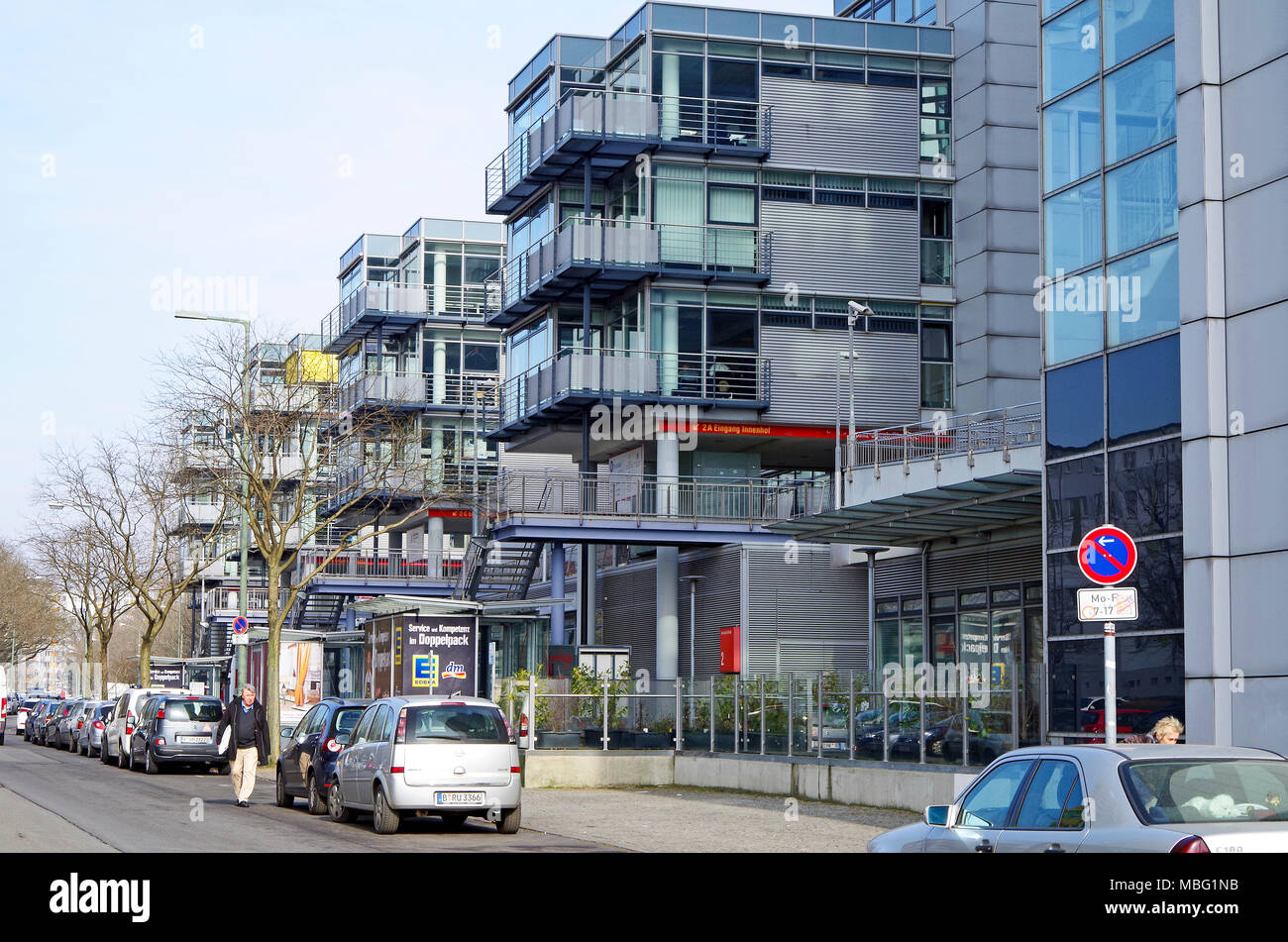 Burocenters Storkower Bogen, Business Center Berlin, high tech postmodernen Gebäude, die Arbeiten, Wohnen, medizinische, Shopping- und Konferenzräume. Stockfoto