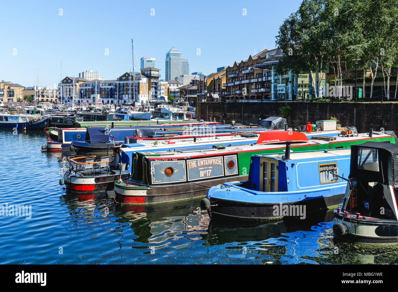 Hausboote im Limehouse Basin in London, England, Großbritannien Stockfoto