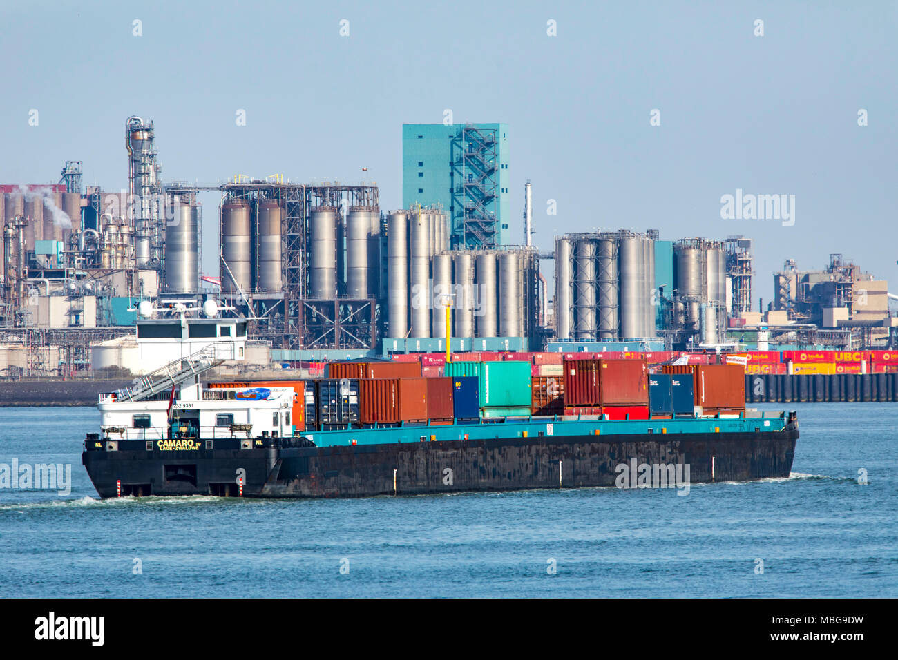 Der Hafen von Rotterdam, Niederlande, Maasvlakte 2 Deep Sea Port, auf einer künstlich angelegten Land weg die ursprüngliche Küste, BP-Raffinerie in Rotterdam B.V. Stockfoto