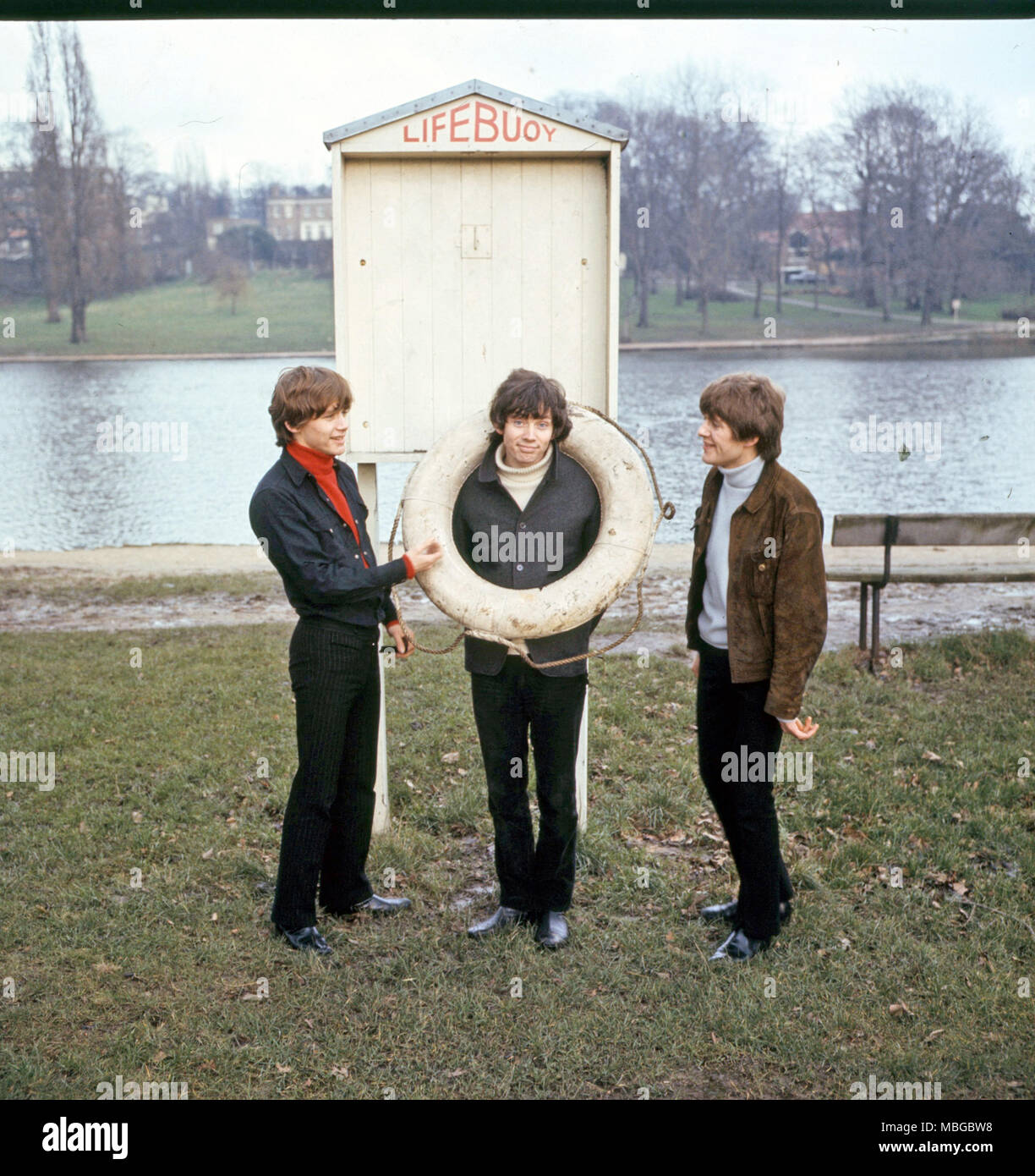 PADDY, KLAUS UND GIBSON Anglo-German pop Trio in 1966. Von links: Paddy Kammern, Klaus Voorman, Gibson Kemp Stockfoto