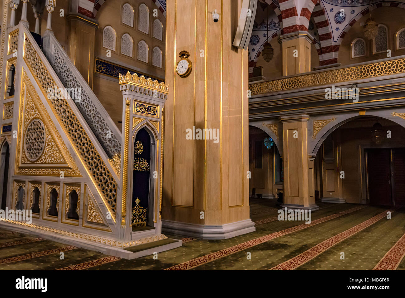 Grosny, Russland - Juli 9, 2017: Inside Akhmad Kadyrow Moschee in Grosny, Russland Stockfoto