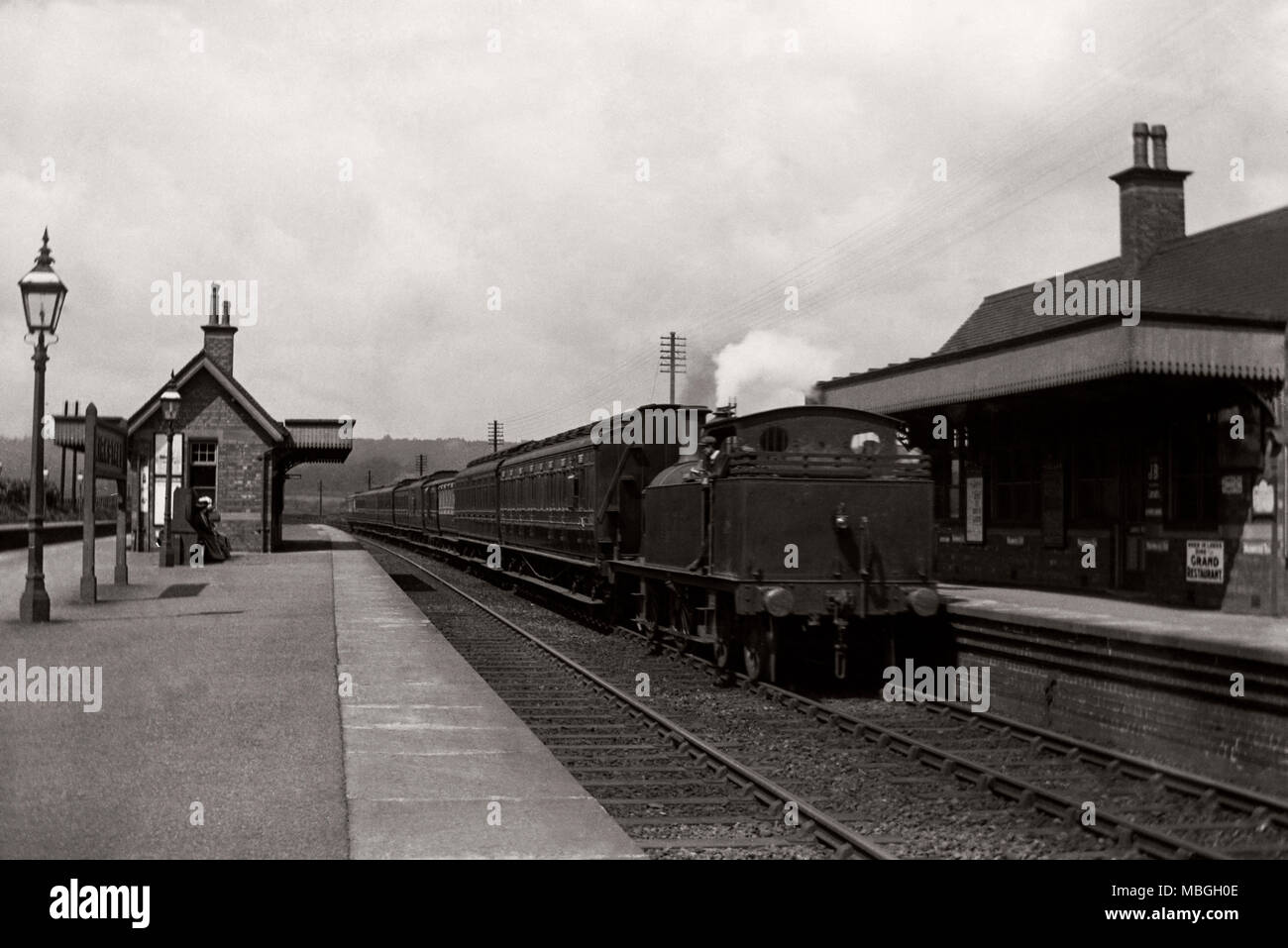 Ca. 1909 Bild von einer Glasplatte negative in der Midland Railway Kirkstall Station in der Nähe von Leeds. Stockfoto
