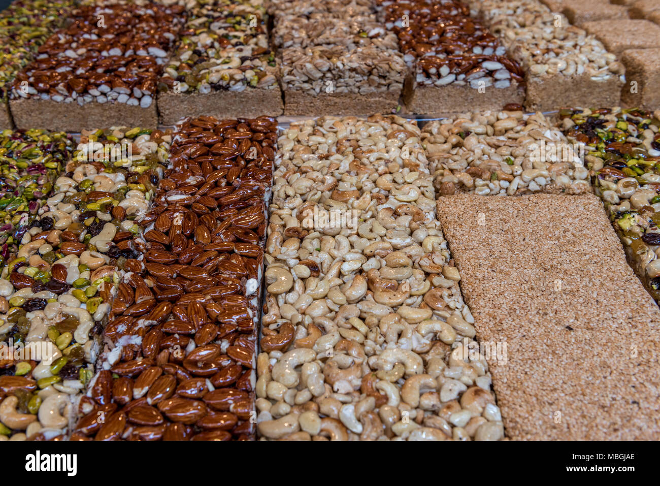 Israel, Tel Aviv-Yafo - 16 März 2018: Nahost Desserts im shuk Hacarmel Markt Stockfoto