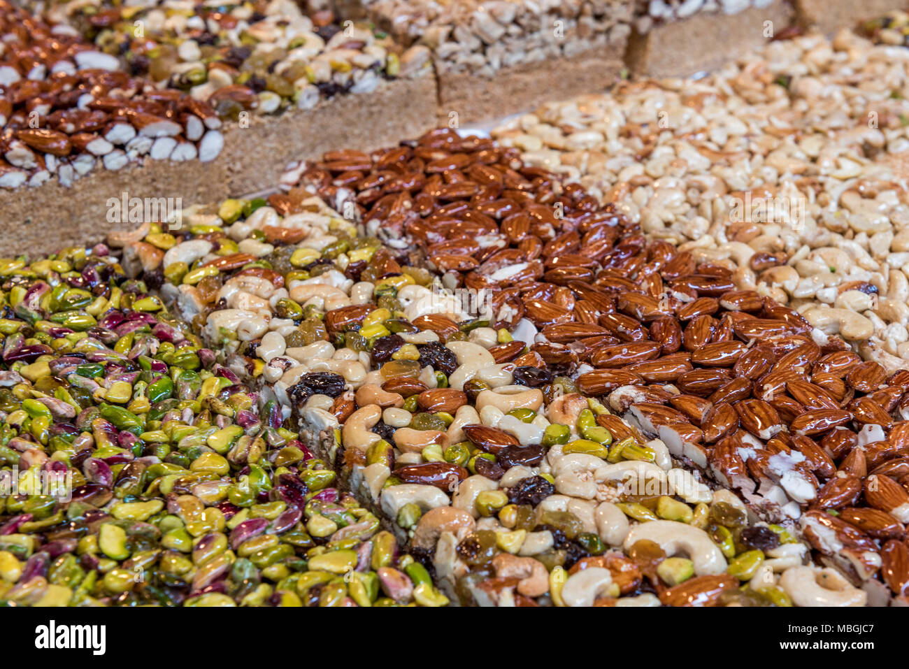 Israel, Tel Aviv-Yafo - 16 März 2018: Nahost Desserts im shuk Hacarmel Markt Stockfoto