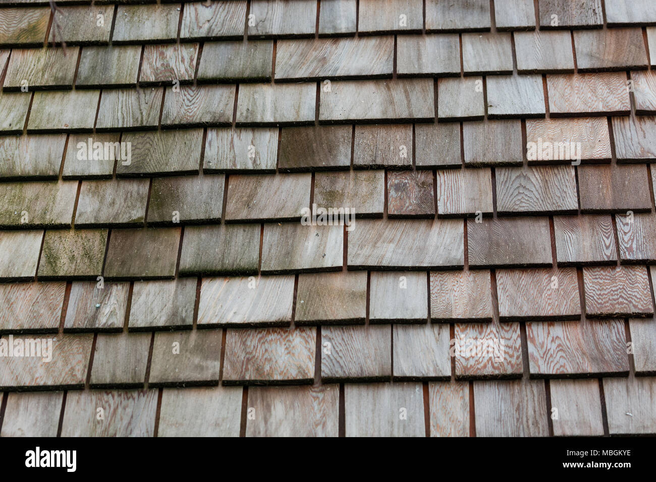 Holz Schindel Fliesen auf ein Dach für Hintergrund Stockfoto
