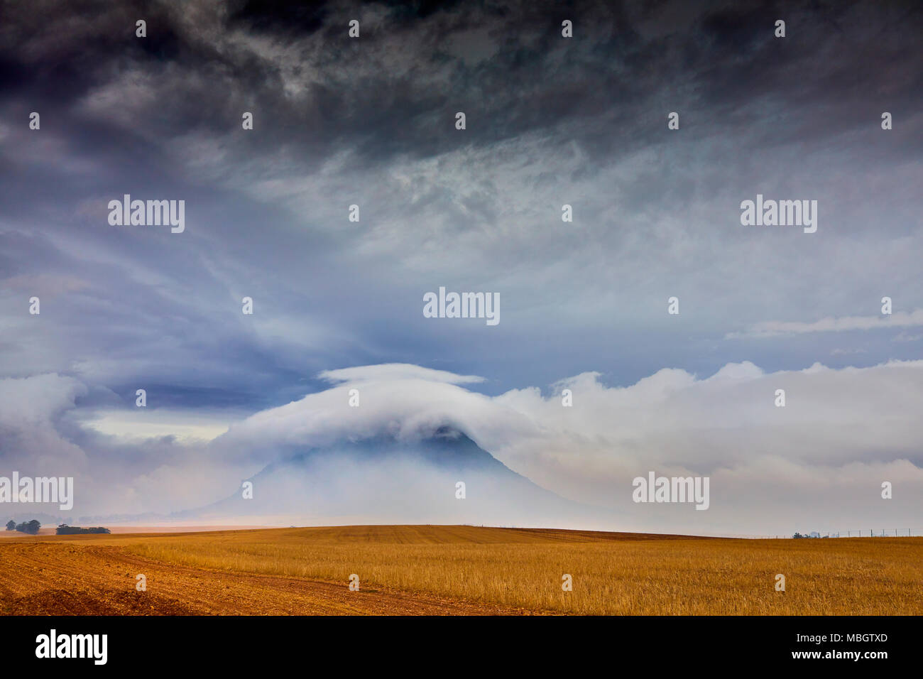 Wolken über Kasteelberg Stockfoto