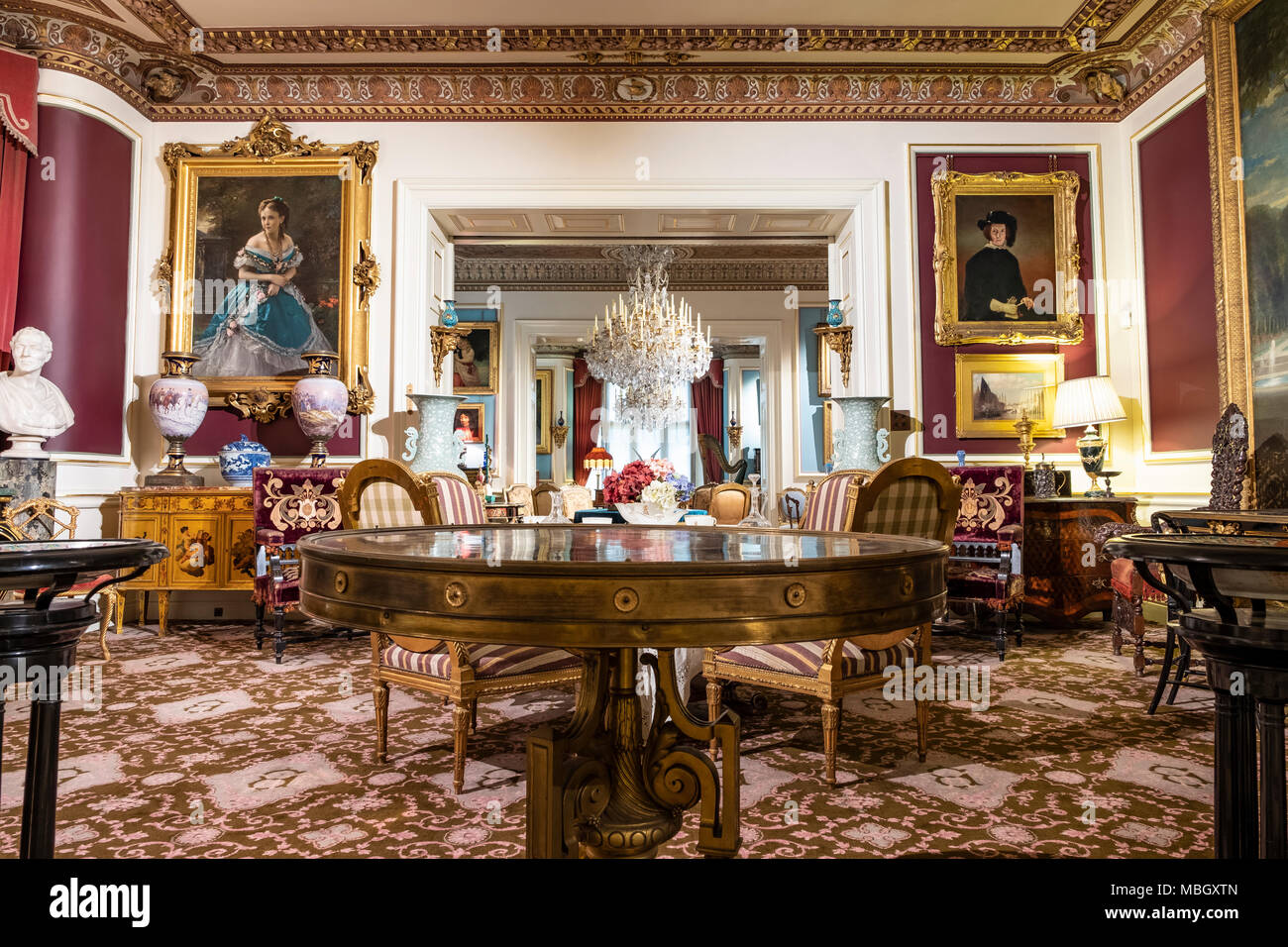 Die Rezeption Zimmer im Inneren Cliffe Castle Museum, Keighley, Bradford, Yorkshire, Vereinigtes Königreich. Stockfoto