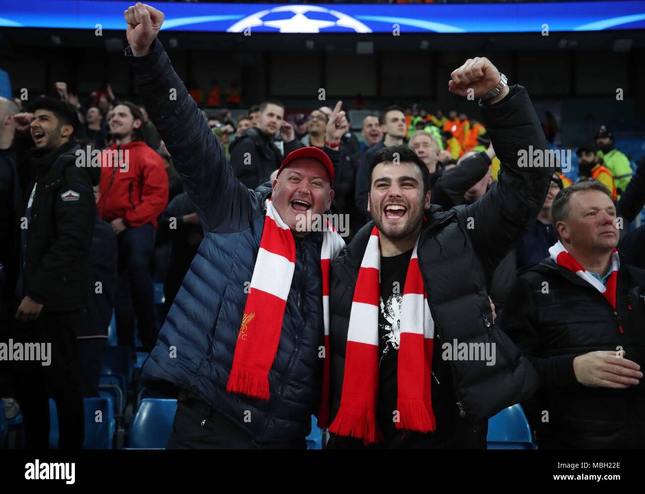 Liverpool-Fans feiern nach der UEFA Champions League, dem Viertelfinale im Etihad Stadium, Manchester. DRÜCKEN SIE VERBANDSFOTO. Bilddatum: Dienstag, 10. April 2018. Siehe PA-Geschichte Soccer man City. Das Foto sollte lauten: Nick Potts/PA Wire Stockfoto