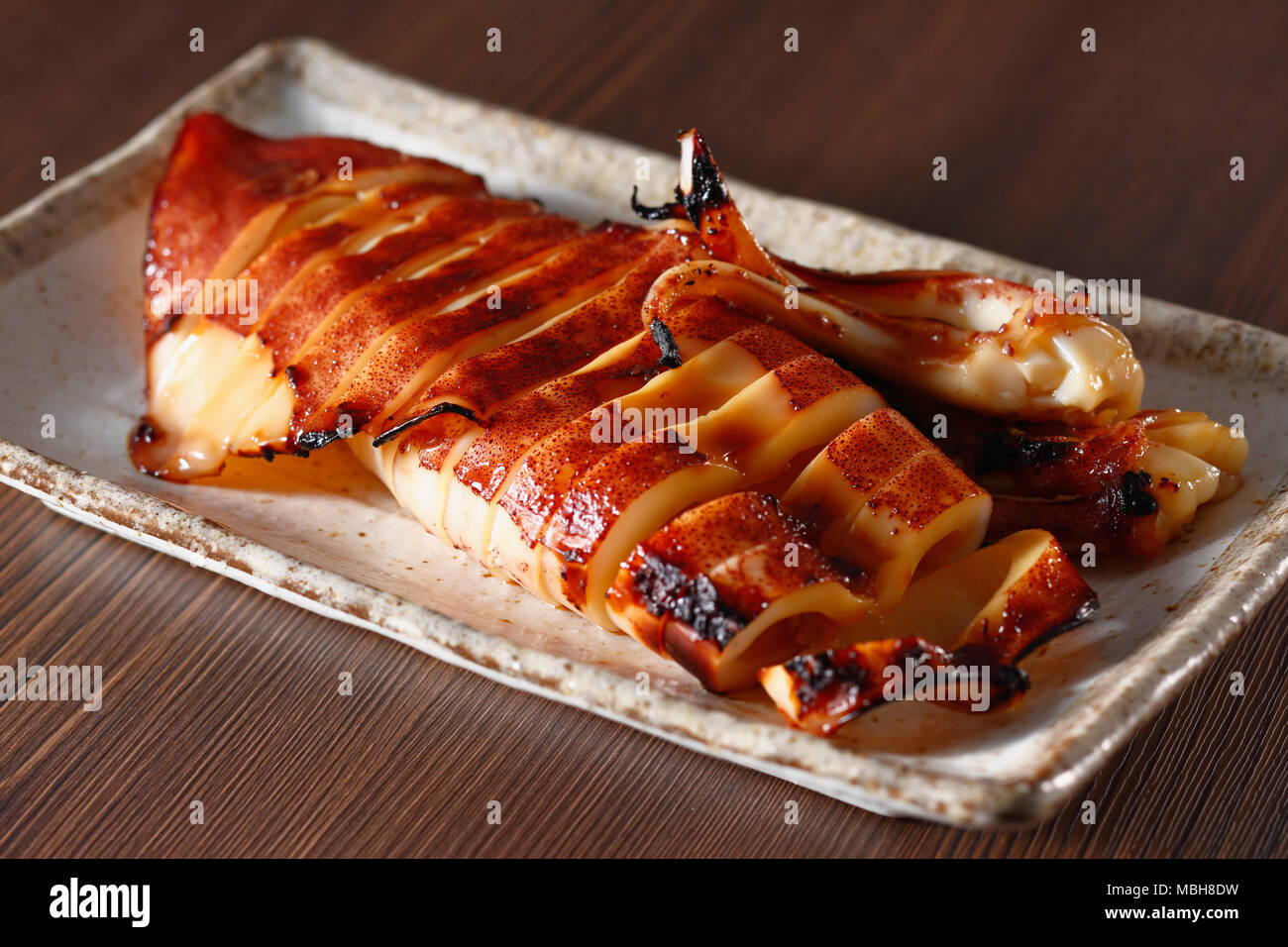 Im japanischen Stil Gegrillter Tintenfisch Stockfoto