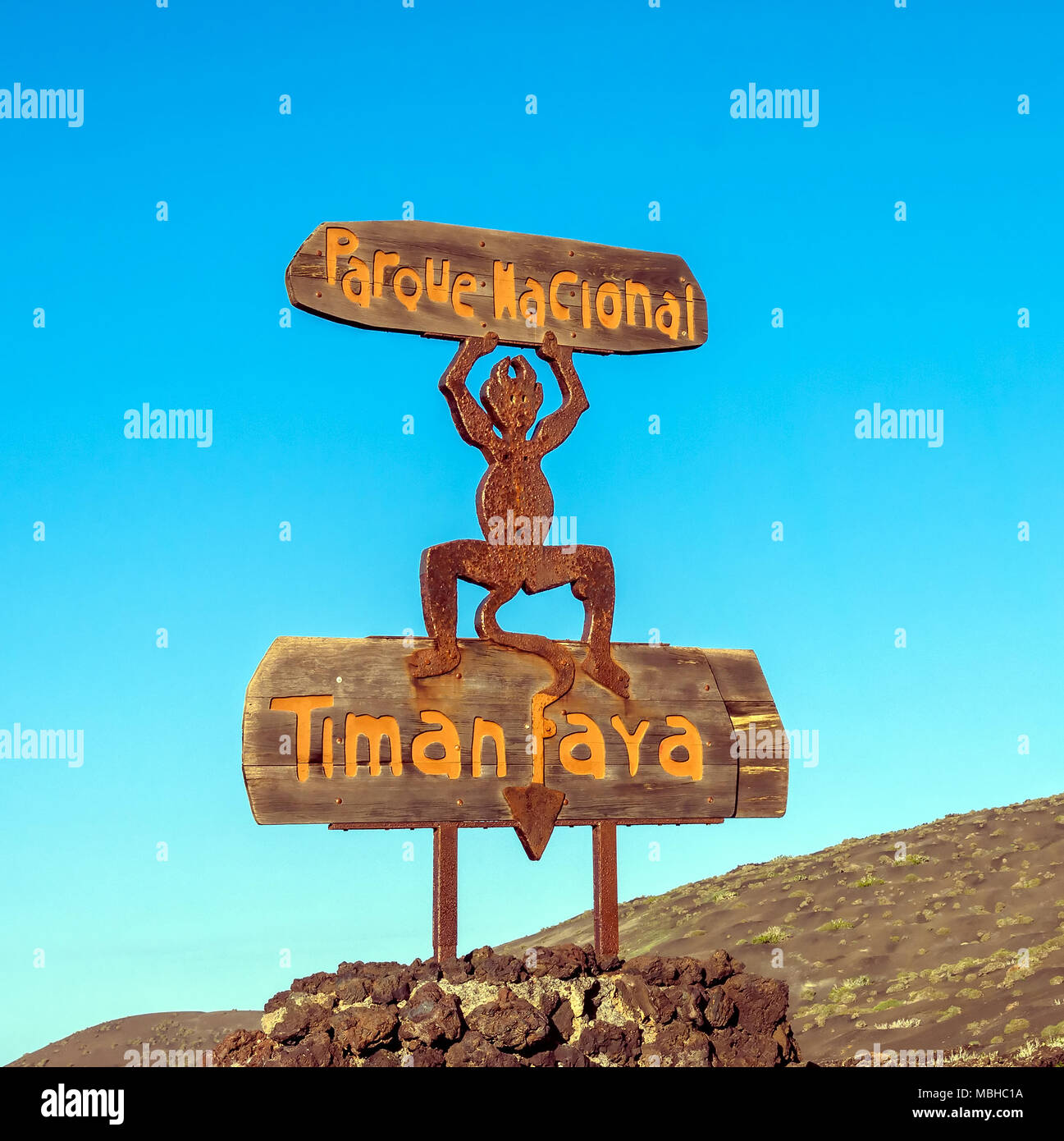 Yaiza, Spanien - 28. Dezember 2016: Lanzarote Nationalpark Timanfaya Teufel anmelden Yaiza, Spanien. Der Teufel Zeichen wurde von Cesar Manrique erstellt. Stockfoto