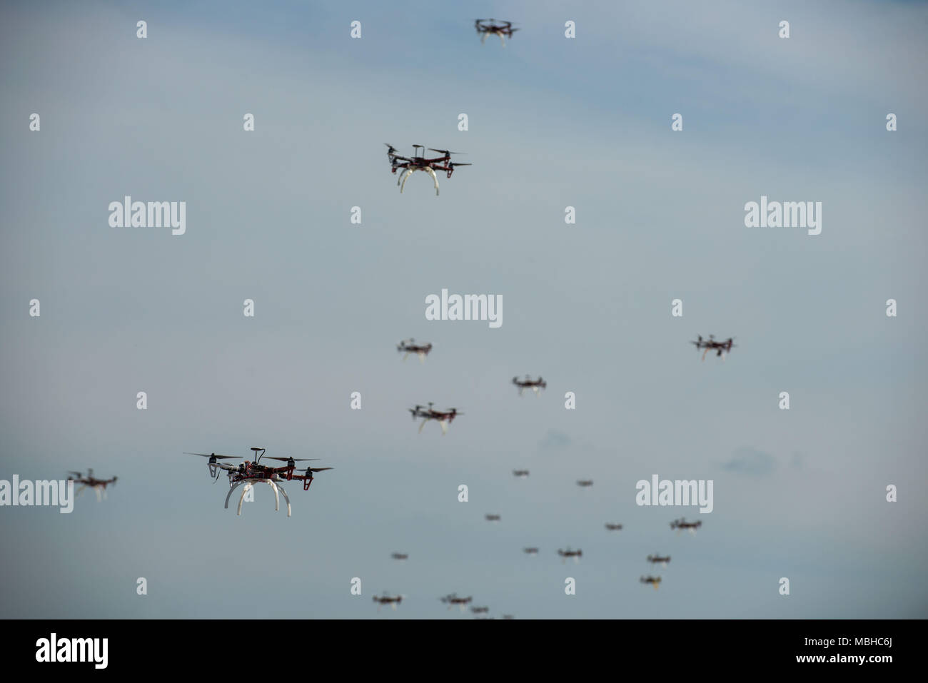 Rom. Roma Drone 2015, Rom Urbe Flughafen. Die Record-Herde Brechen des 55 Drohnen vollständig von den Kindern von 8 Jahren des Istituto Massimo in Stockfoto