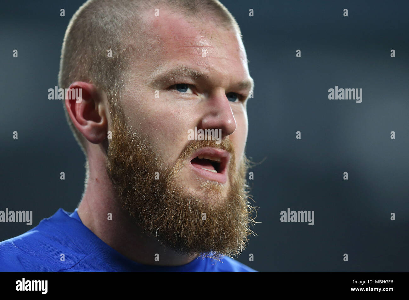 Birmingham, Midlands, UK. 10. April 2018. Aron Gunnarsson von Cardiff City. EFL Skybet Championship match, Aston Villa v Cardiff City in der Villa Park in Birmingham am Dienstag, 10. April 2018. Dieses Bild dürfen nur für redaktionelle Zwecke verwendet werden. Nur die redaktionelle Nutzung, eine Lizenz für die gewerbliche Nutzung erforderlich. Keine Verwendung in Wetten, Spiele oder einer einzelnen Verein/Liga/player Publikationen. pic von Andrew Obstgarten/Andrew Orchard sport Fotografie/Alamy leben Nachrichten Stockfoto