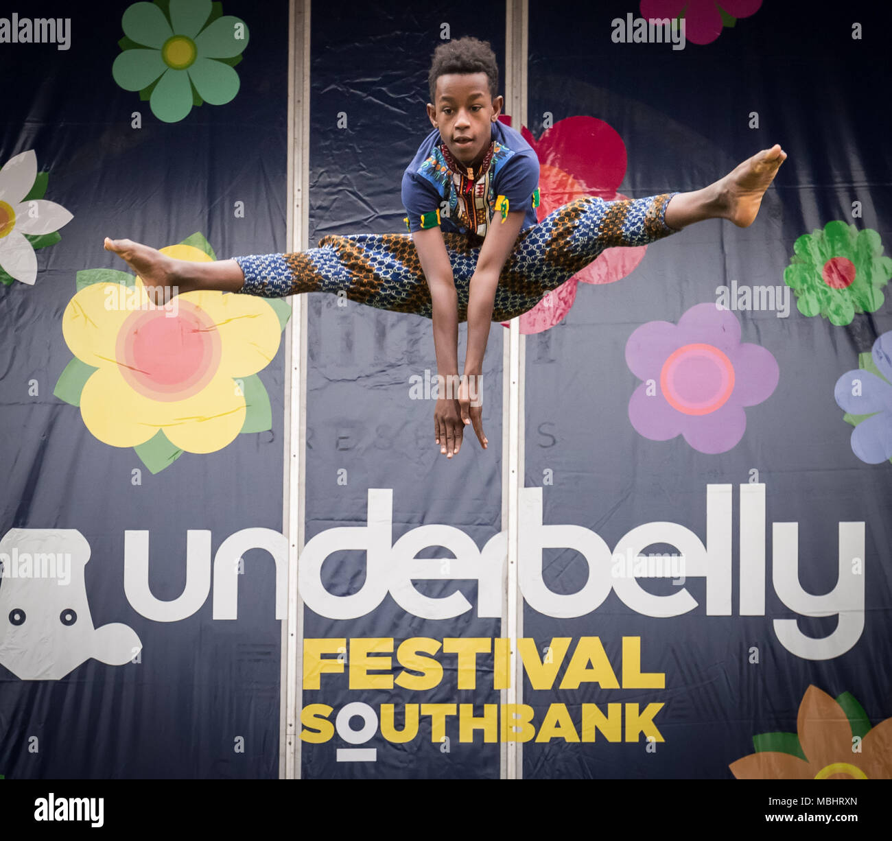 London, Großbritannien. 10. April 2018. Start leistung des Zirkus Abessinien: Äthiopische Traum. Die Schlagzeile Akt der Underbelly Festival Southbank zu 250 Jahre Circus und 10 Jahre Underbelly auf der Southbank feiern. Credit: Guy Corbishley/Alamy leben Nachrichten Stockfoto