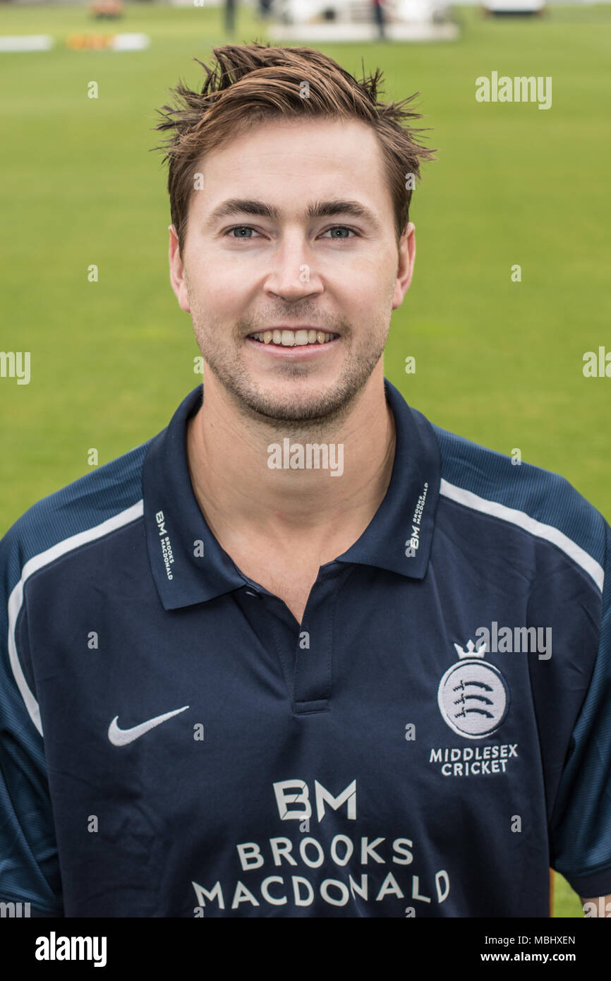 London, Großbritannien. 11 Apr, 2018. James Fuller von Middlesex County Cricket Club in der blauen Royal London eintägige Kit. Quelle: David Rowe/Alamy leben Nachrichten Stockfoto