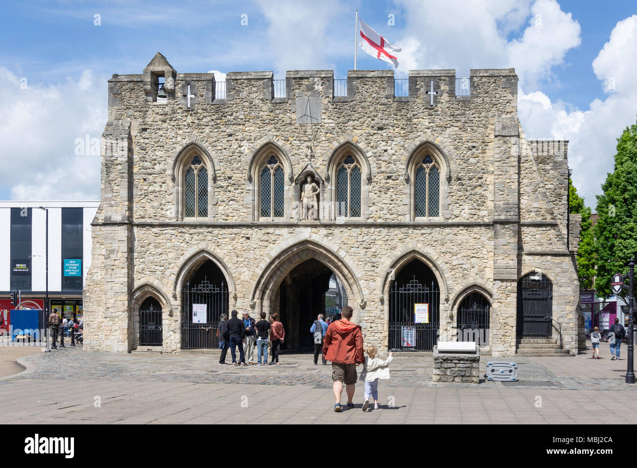 Im 12. Jahrhundert Bargate und Guildhall, High Street, Old Town, Southampton, Hampshire, England, Vereinigtes Königreich Stockfoto