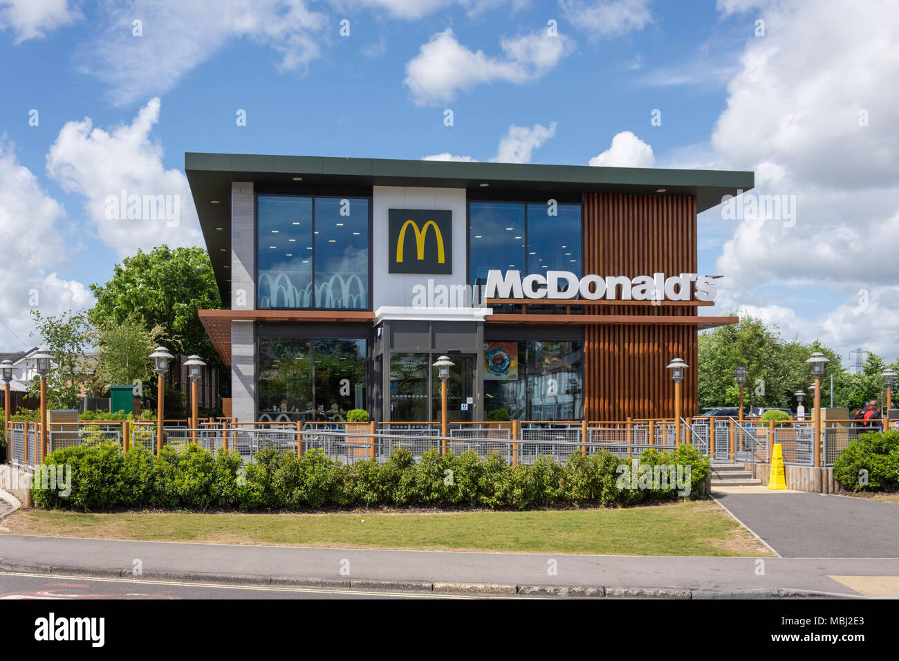 McDonald's Restaurant, Commercial Road, Totton, Totton und Eling, Hampshire, England, Vereinigtes Königreich Stockfoto