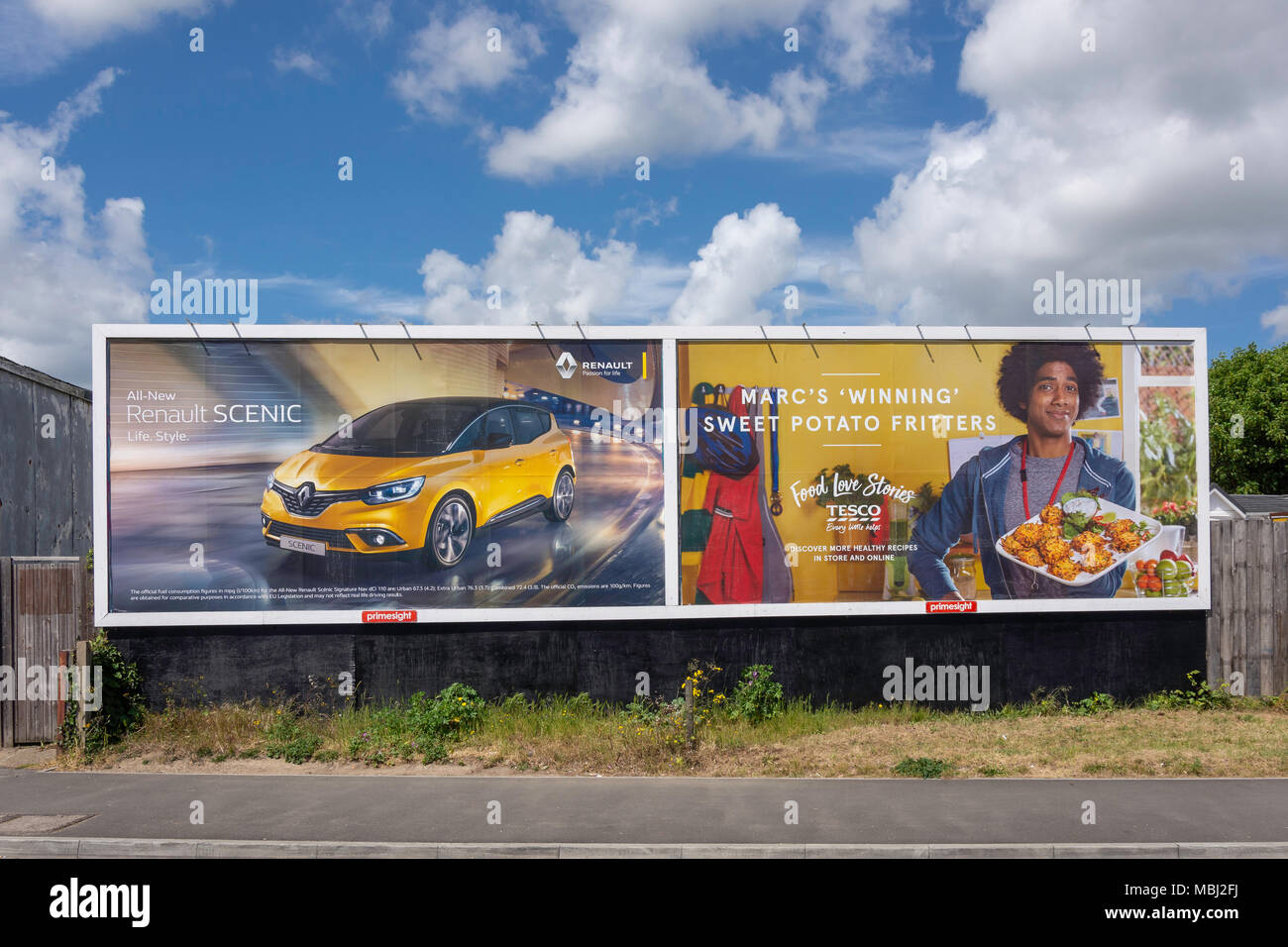 Werbetafeln auf Commercial Road, Totton, Totton und Eling, Hampshire, England, Vereinigtes Königreich Stockfoto