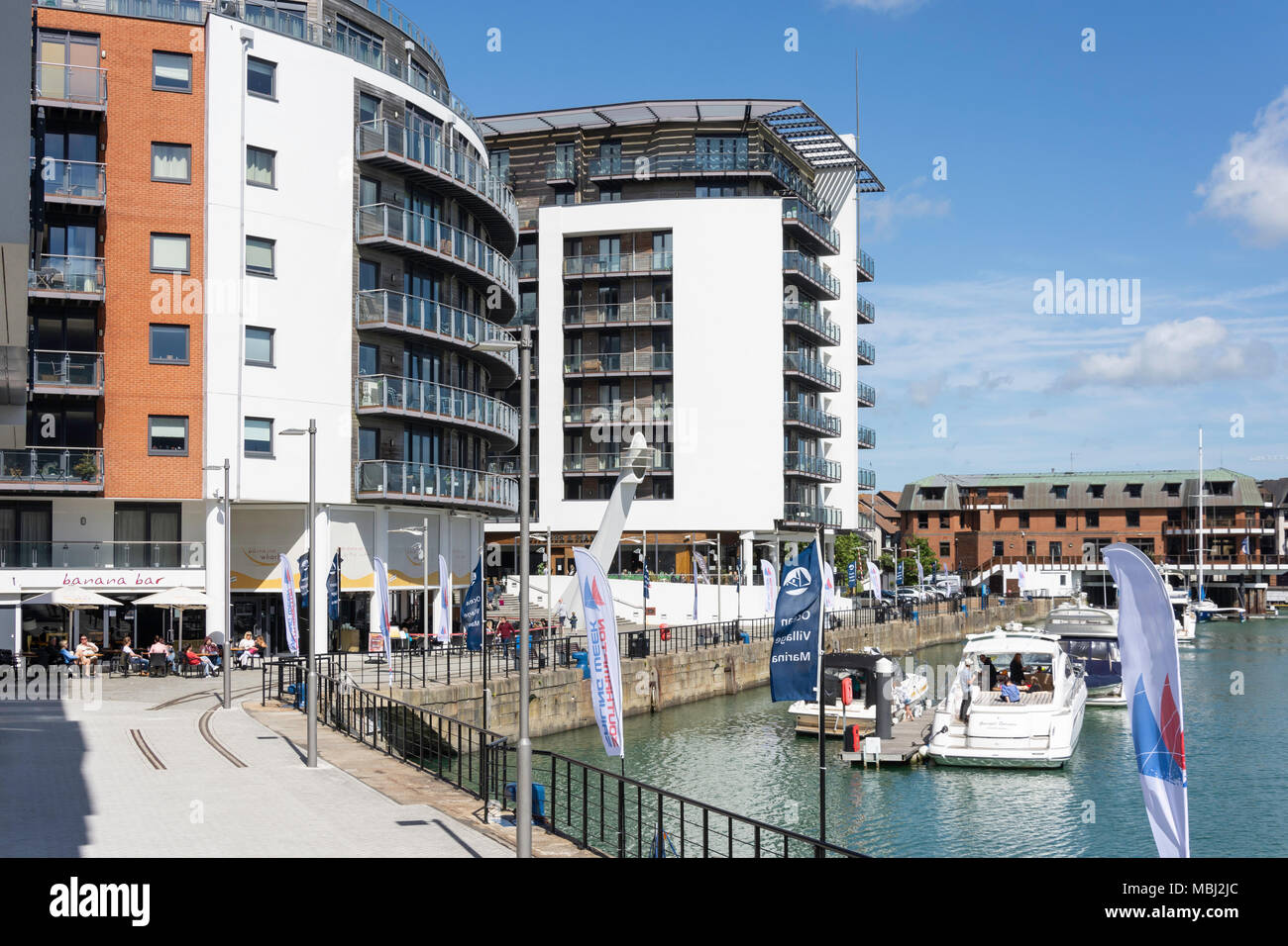 Kai im Ocean Village Marina, Southampton, Hampshire, England, Vereinigtes Königreich Stockfoto