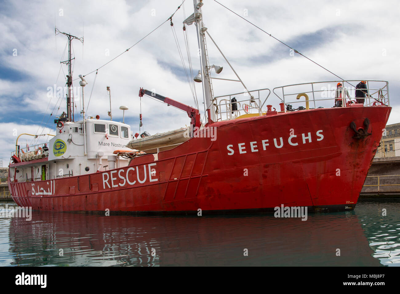 Der SeeFuchs Schiff in den Hafen von Valletta in Malta. Die zweite Mission der SeeFuchs, einer von zwei Boote der Meer Auge Organisation fand von 28. März bis 2. April, während der Mission das Meer Fuchs crew erhielt 2 Anrufe von IMRCC von Rom (Italienische Maritime Rescue Coordination Center) zu retten, zwei Boote in Seenot, aber am Ende die Fälle wurden zu Schiffe mehr schließen die Bergung. Während der Mission der SeaFuchs Crew die Libysche Küstenwache paar Meilen met entfernt, ohne jede Art von Kontakt. Stockfoto