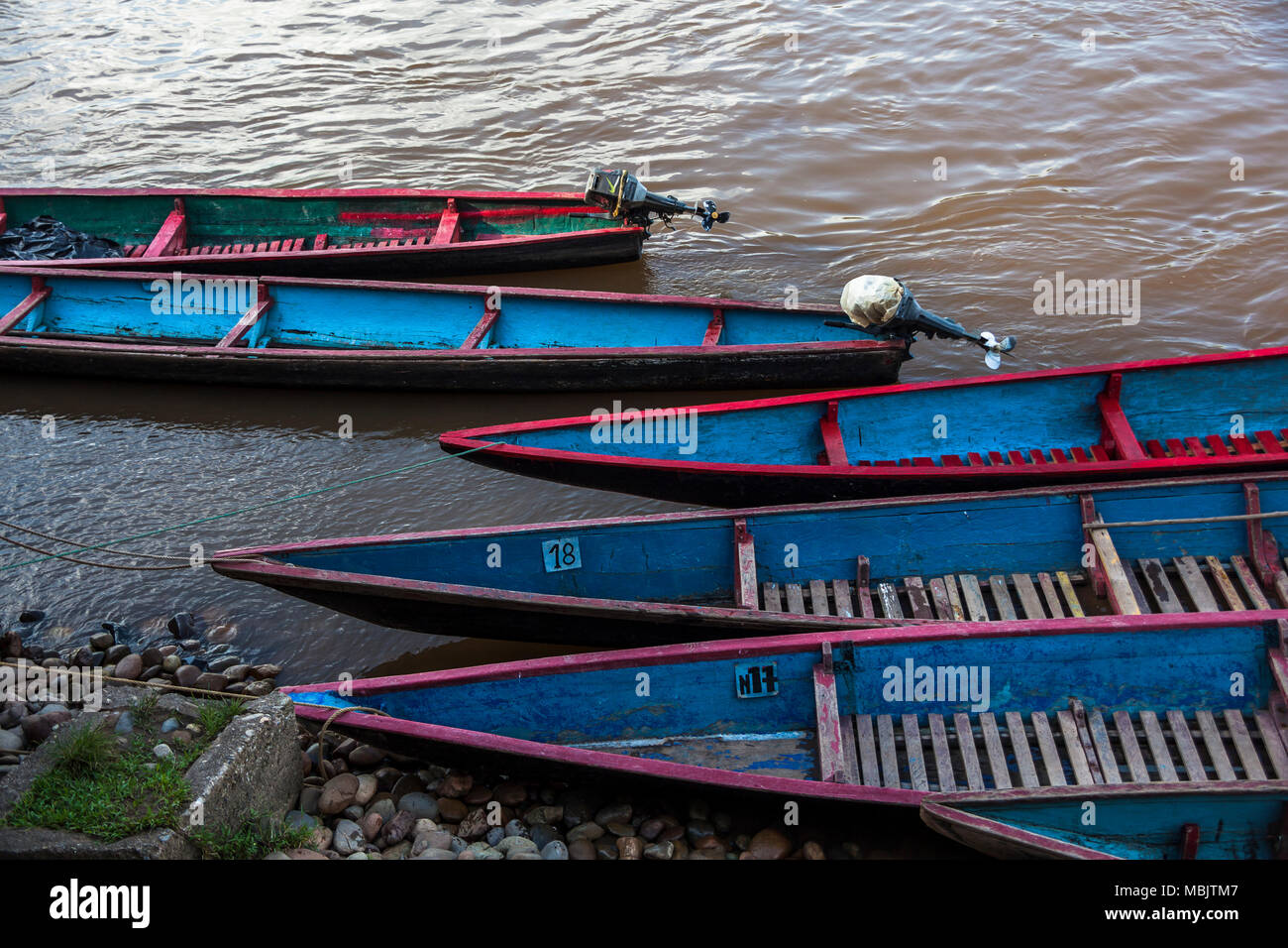 Holz- Kanu in Amazon river Port, Ecuador Stockfotografie - Alamy