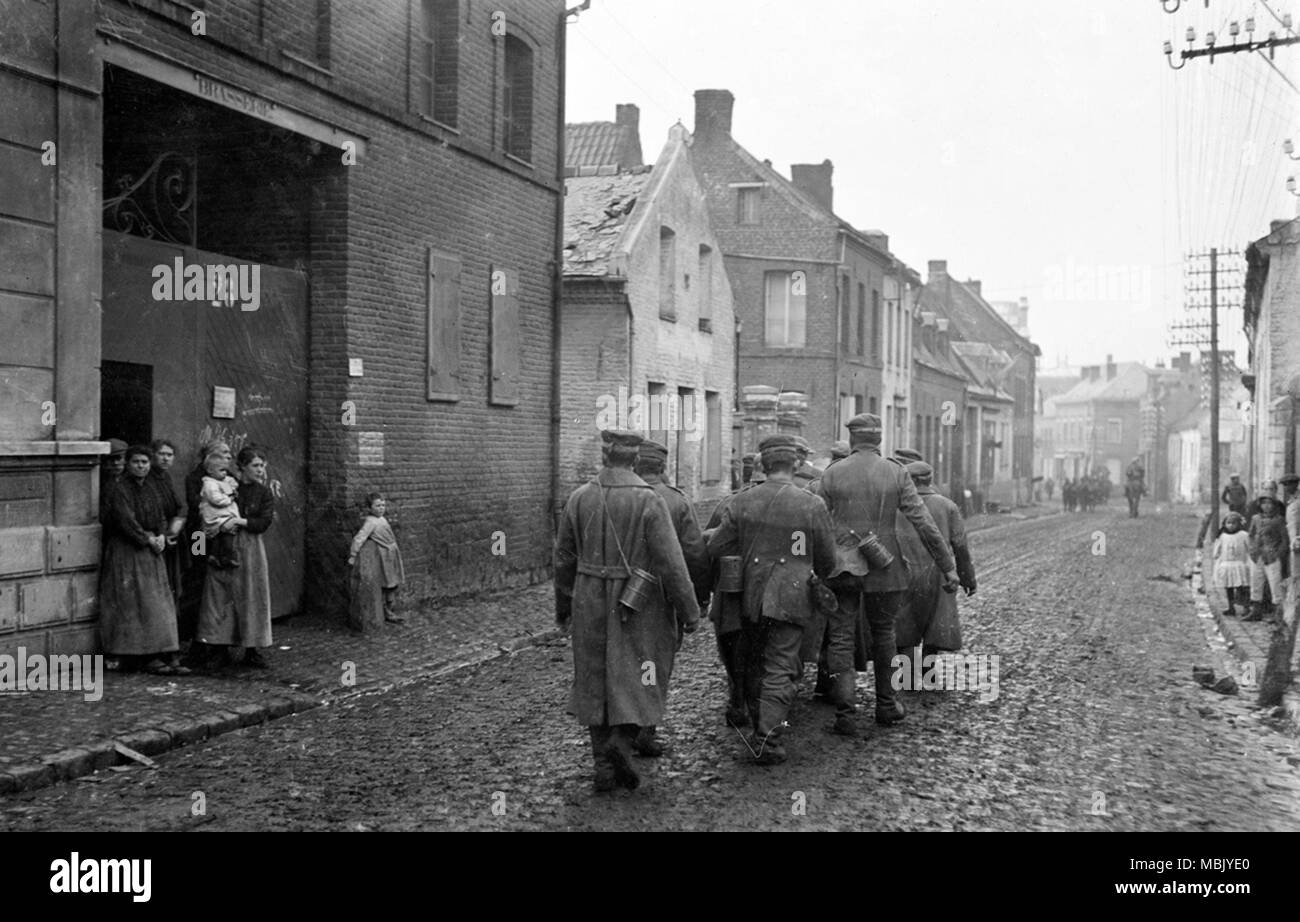 Zu Fuß in die Gefangenschaft Stockfoto