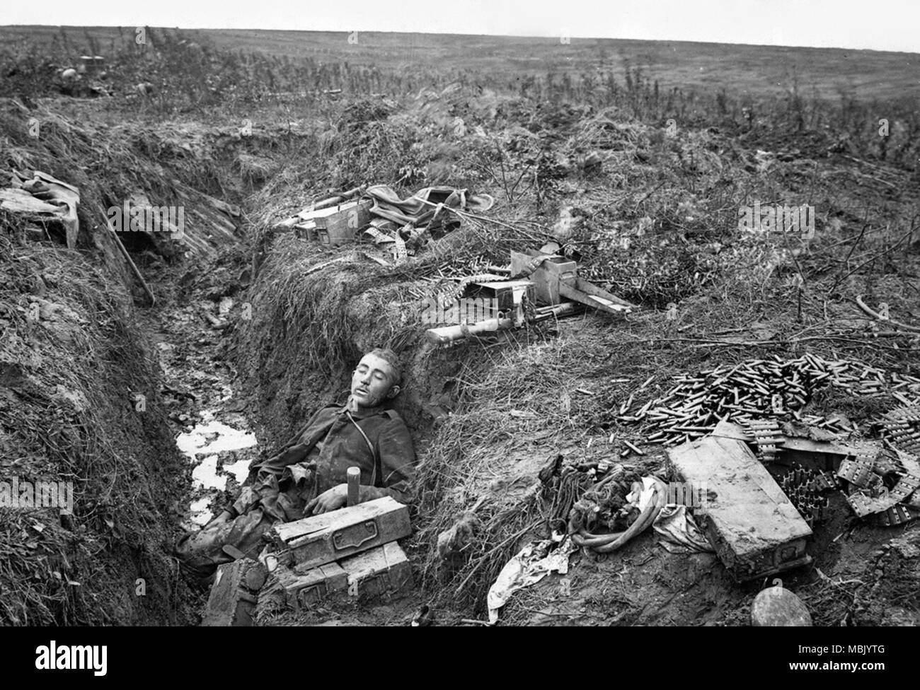 Aussie setzen Deutsche Machine Gunner zu Bett Stockfoto