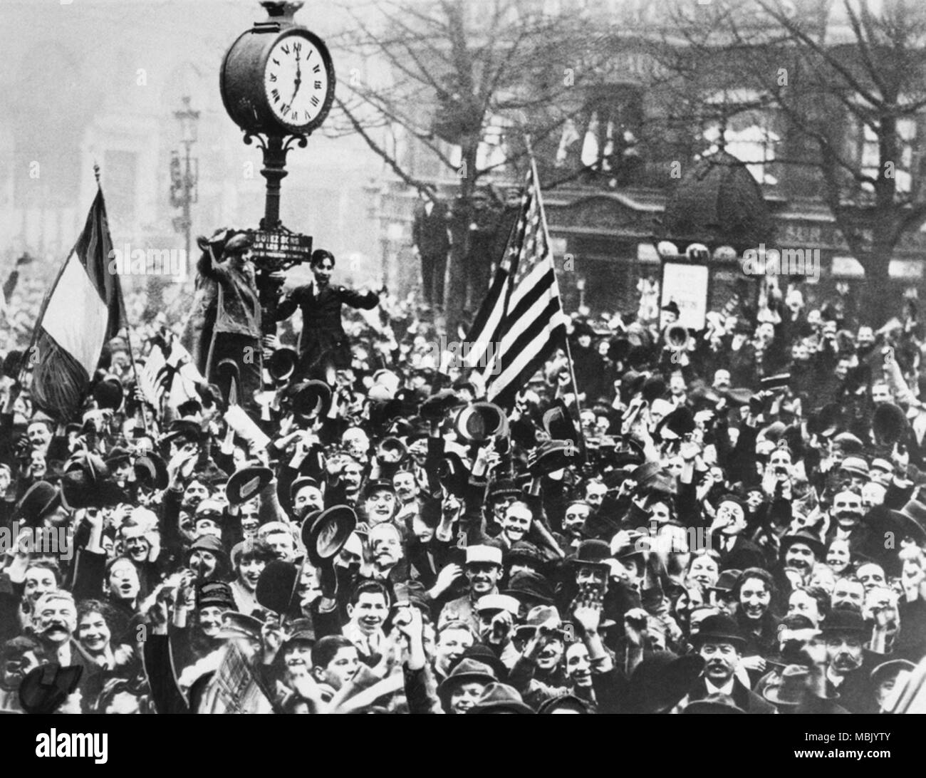 Die Amerikaner und Franzosen feiern Sieg in Paris. Stockfoto
