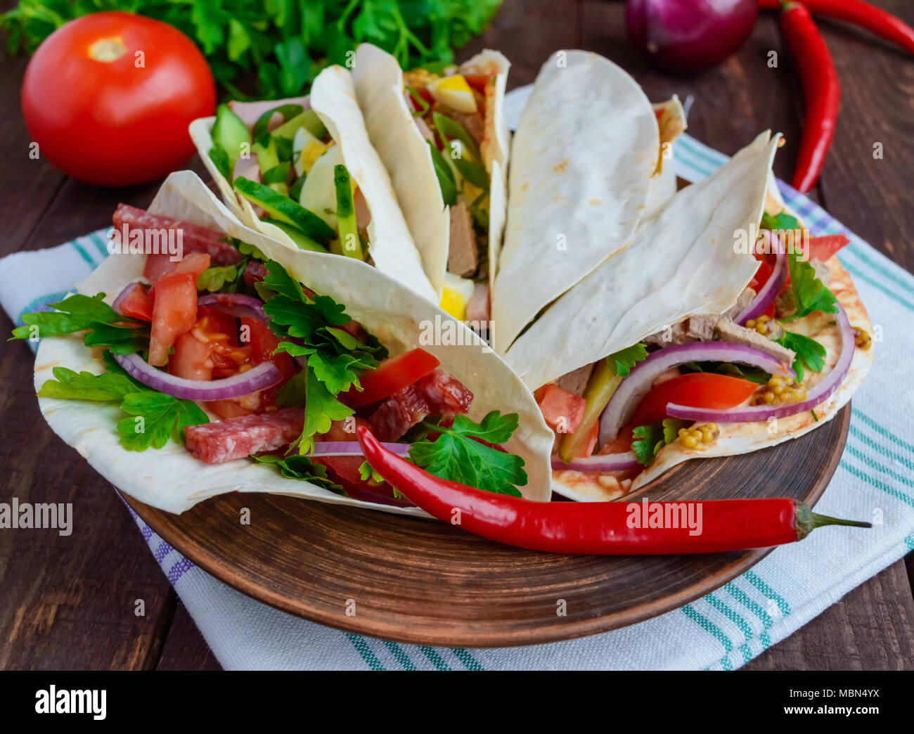 Chili beef wraps -Fotos und -Bildmaterial in hoher Auflösung – Alamy