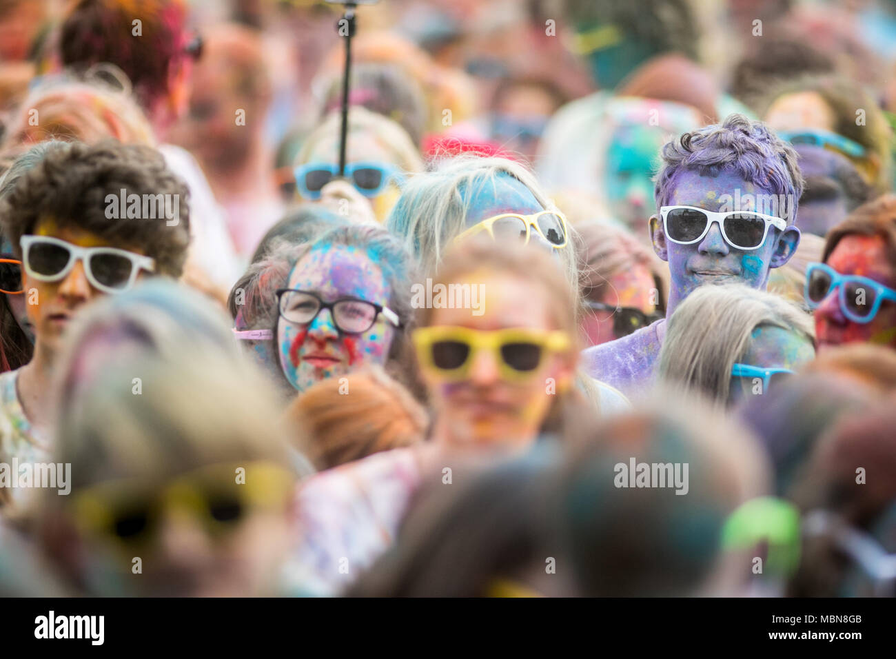 Prag, Tschechische Republik - 21. Mai 2016: Menschen die Teilnahme an der Farbe. Die Farbe ist ein weltweit Hosted 5K Spaß Rennen Stockfoto
