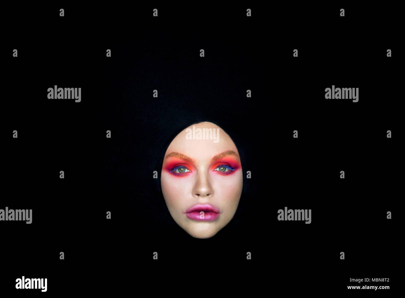 Womans Augen hell Make-up Schleier schwarzer Hintergrund Stockfoto